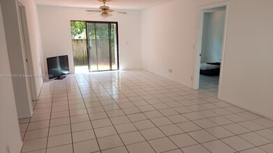 2240 Van Buren St, Unit B1 in Hollywood, FL - Building Photo - Building Photo