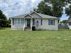 106 Bonnie Dell Dr in Colonial Beach, VA - Building Photo