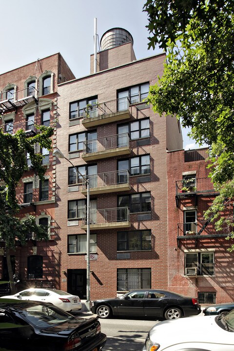 254 E 10th St in New York, NY - Building Photo