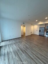 5750 Hollywood Blvd, Unit 712 in Los Angeles, CA - Building Photo - Building Photo