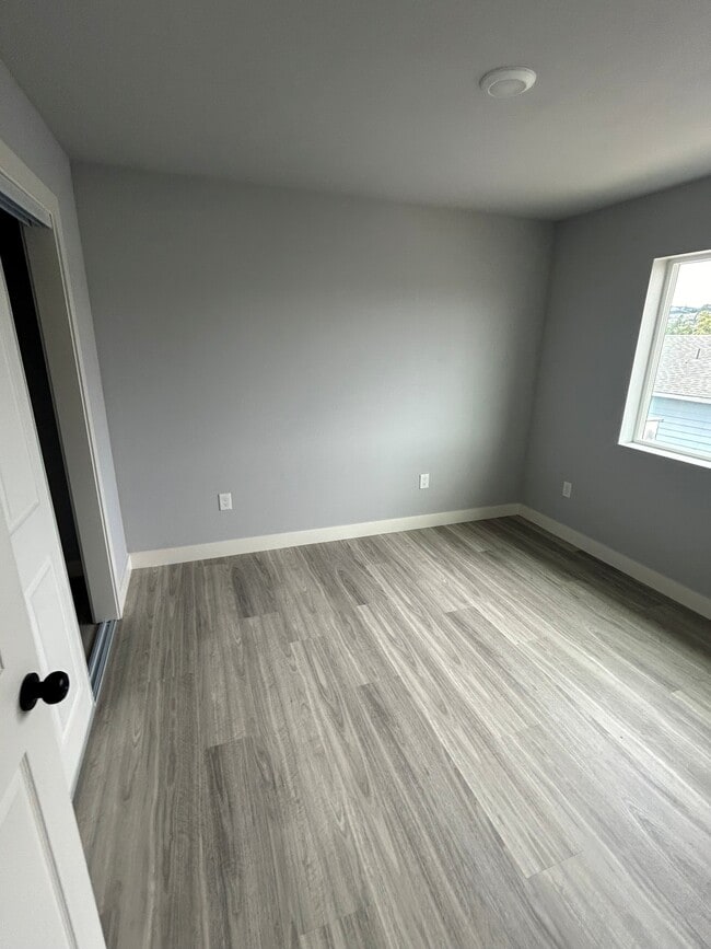 1700 104th Ave in Oakland, CA - Building Photo - Building Photo