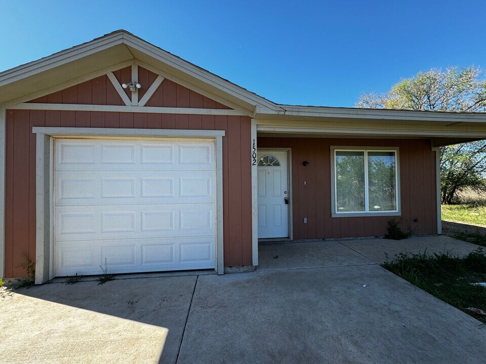 1502 E Auburn St in Lubbock, TX - Building Photo
