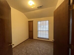 621 Gyrfalcon Dr in Norman, OK - Building Photo - Building Photo