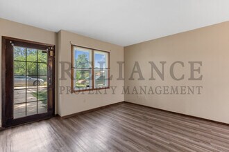 7206-4 W Douglas Ave in Wichita, KS - Building Photo - Building Photo