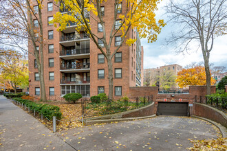 Roosevelt Terrace in Jackson Heights, NY - Building Photo - Building Photo