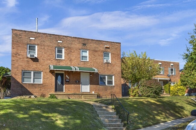 1722 Yakona Rd in Parkville, MD - Foto de edificio - Building Photo