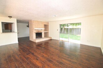 10402 Gulfstream Ln in Sugar Land, TX - Building Photo - Building Photo