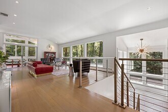 22 Sunswyck Rd in Darien, CT - Building Photo - Building Photo