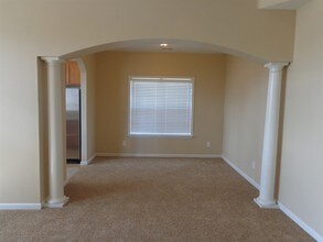 1587 Sutton Meadow Ln in Cordova, TN - Foto de edificio - Building Photo