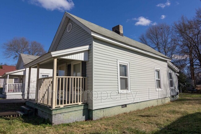 109 4th St in Fountain Inn, SC - Building Photo - Building Photo