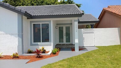 3812 SW 133rd Pl in Miami, FL - Building Photo - Building Photo