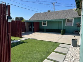 739 1/2 N Philadelphia St in Anaheim, CA - Building Photo