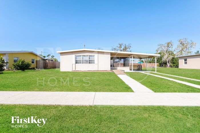 6245 Jordan St in North Port, FL - Building Photo