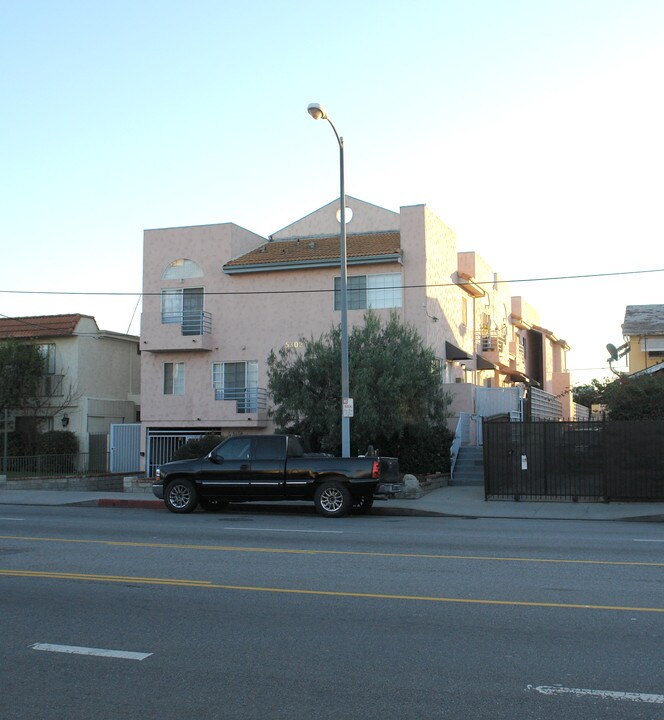 5302 Cahuenga Blvd in North Hollywood, CA - Building Photo