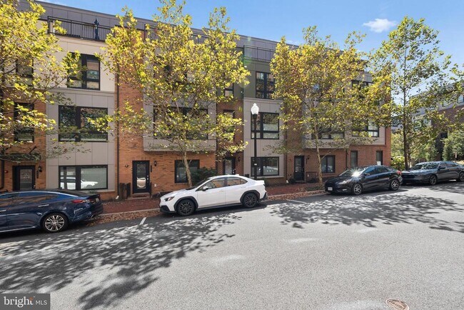 428 Stabler Ln in Alexandria, VA - Building Photo - Building Photo