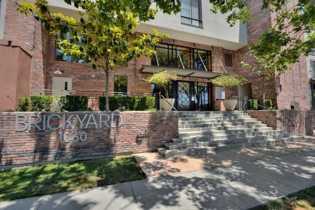 1060 S 3rd St, Unit 261 in San Jose, CA - Foto de edificio