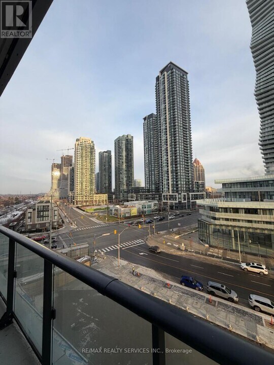 448 Burnhamthorpe Rd W in Mississauga, ON - Building Photo