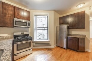 1226 N Dearborn St, Unit A2 in Chicago, IL - Building Photo