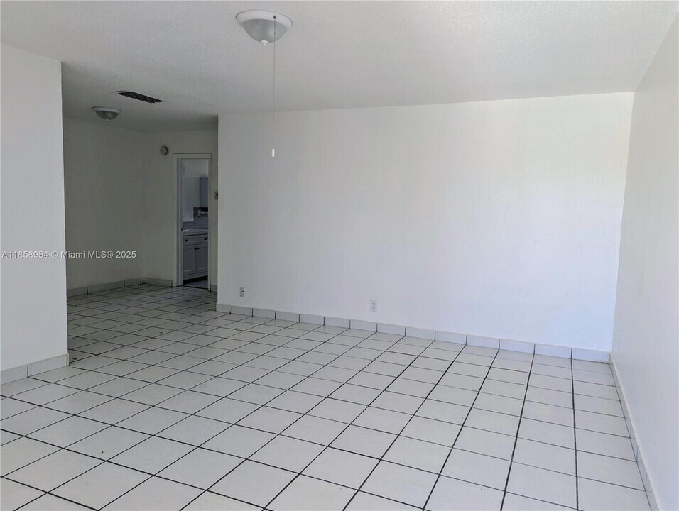 1830 Sheridan St in Hollywood, FL - Building Photo