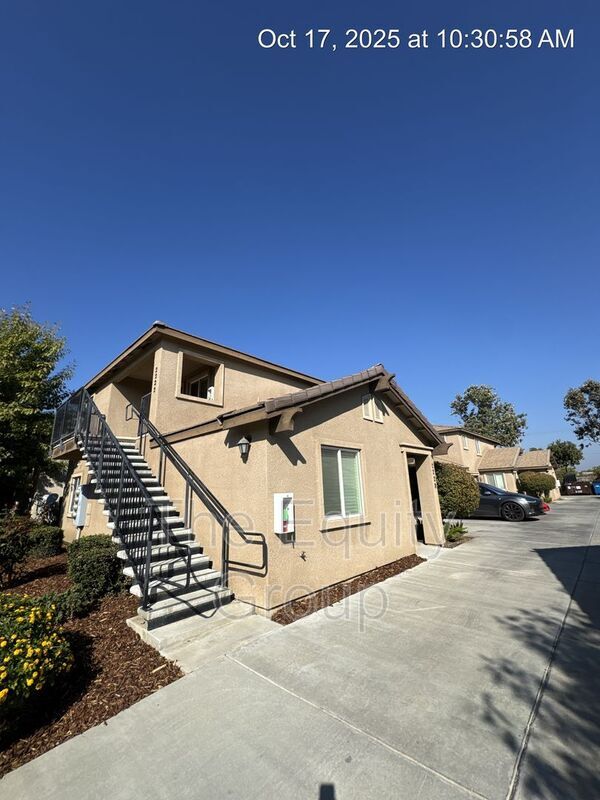 2220 W Lark Ave