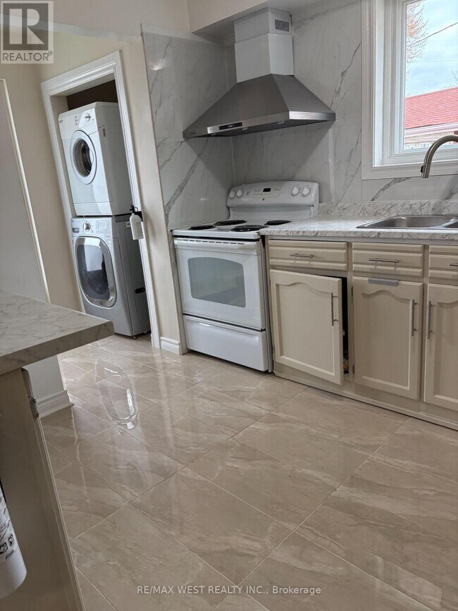 39 Franson Crescent in Toronto, ON - Building Photo - Building Photo