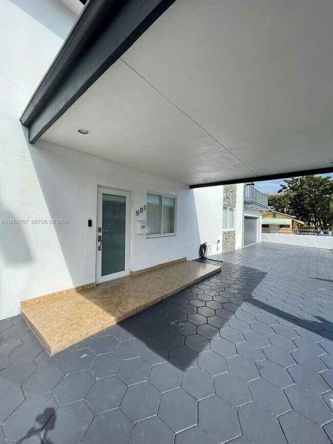 901 NW 22nd Pl in Miami, FL - Building Photo - Building Photo