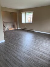 61035 11 Mile Rd, Unit 2-5 in South Lyon, MI - Building Photo - Building Photo