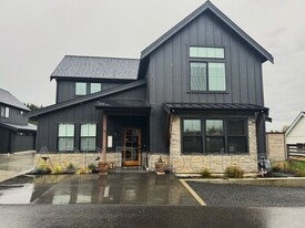 1570 Farmview Ter in Lynden, WA - Building Photo