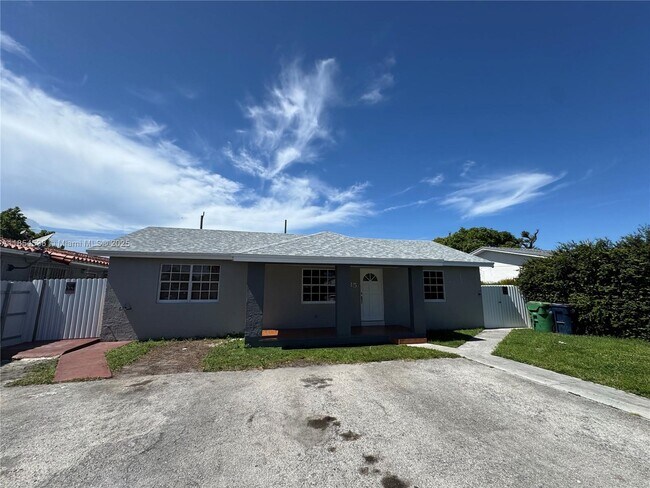 7135 SW 13th St in Miami, FL - Building Photo - Building Photo