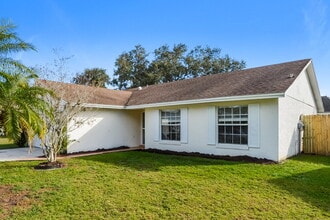 5070 Red Bay Dr in Orlando, FL - Building Photo - Building Photo