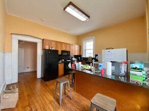 139 Hillside St, Unit A in Boston, MA - Foto de edificio - Building Photo