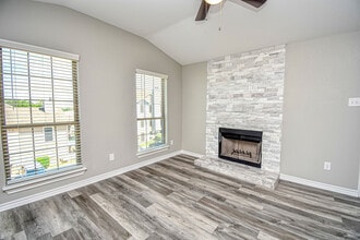 Springfield Crossing Apartments in Arlington, TX - Foto de edificio - Building Photo