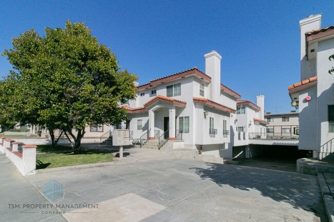 810 S Atlantic Blvd in Alhambra, CA - Building Photo - Building Photo