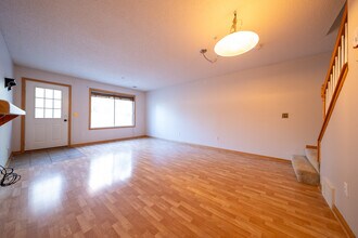 10804 Lexington Dr in Eden Prairie, MN - Building Photo - Building Photo