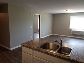 The Overlook Apartments in Alexandria, MN - Building Photo - Interior Photo