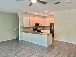 10058 Red Eagle Dr in Orlando, FL - Foto de edificio - Building Photo