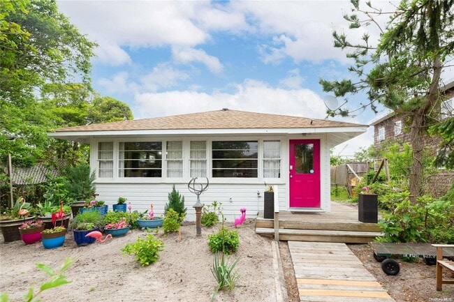 property at 12 Seneca Walk
