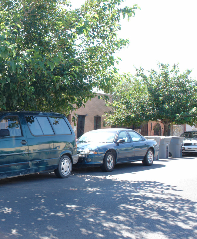 910 S Virginia St in El Paso, TX - Building Photo - Building Photo