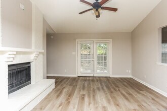 458 Rainier St in Cedar Hill, TX - Foto de edificio - Building Photo