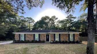 22176 Heatherwood Dr in Porter, TX - Building Photo