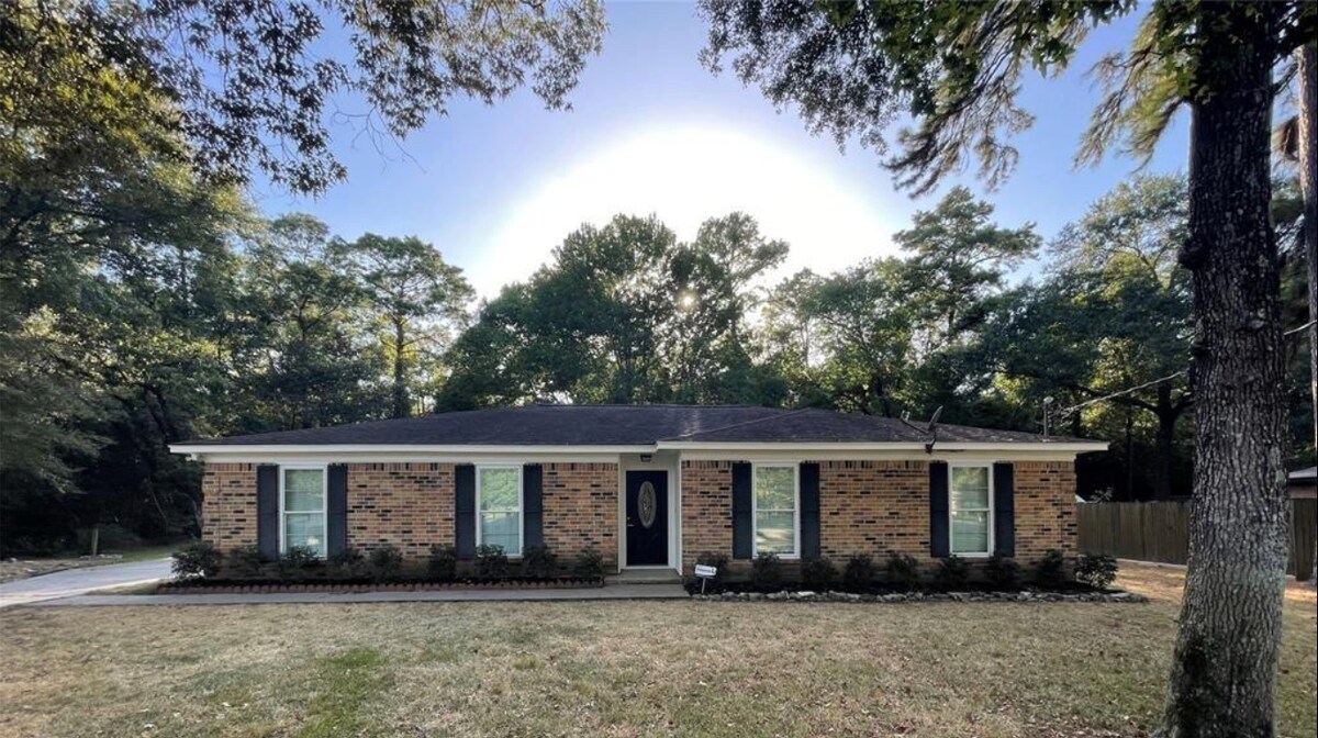 22176 Heatherwood Dr in Porter, TX - Building Photo