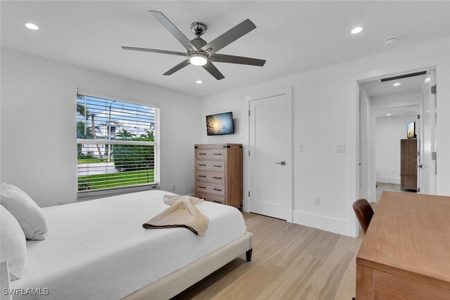 property at 420 Harbour Dr