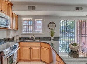 1386 Bryant St NE, Unit #103 in Washington, DC - Foto de edificio - Building Photo