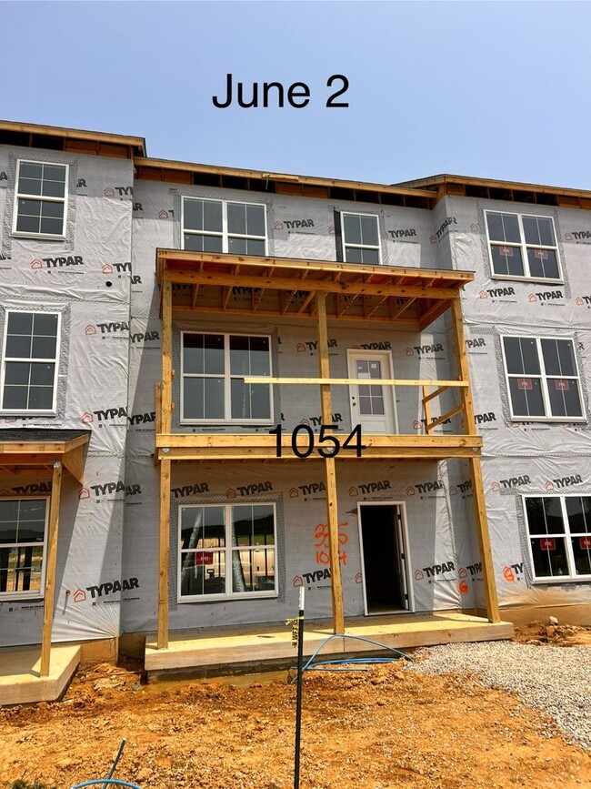 1054 Balsam Ln in Blacksburg, VA - Foto de edificio - Building Photo