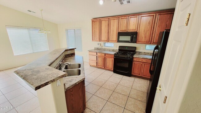 11253 W Davis Ln in Avondale, AZ - Building Photo - Building Photo