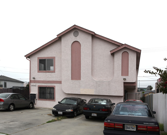 4243 43rd St in San Diego, CA - Foto de edificio - Building Photo