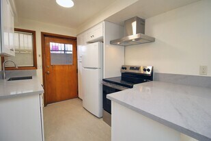 3200-3236 SW Marigold St in Portland, OR - Building Photo