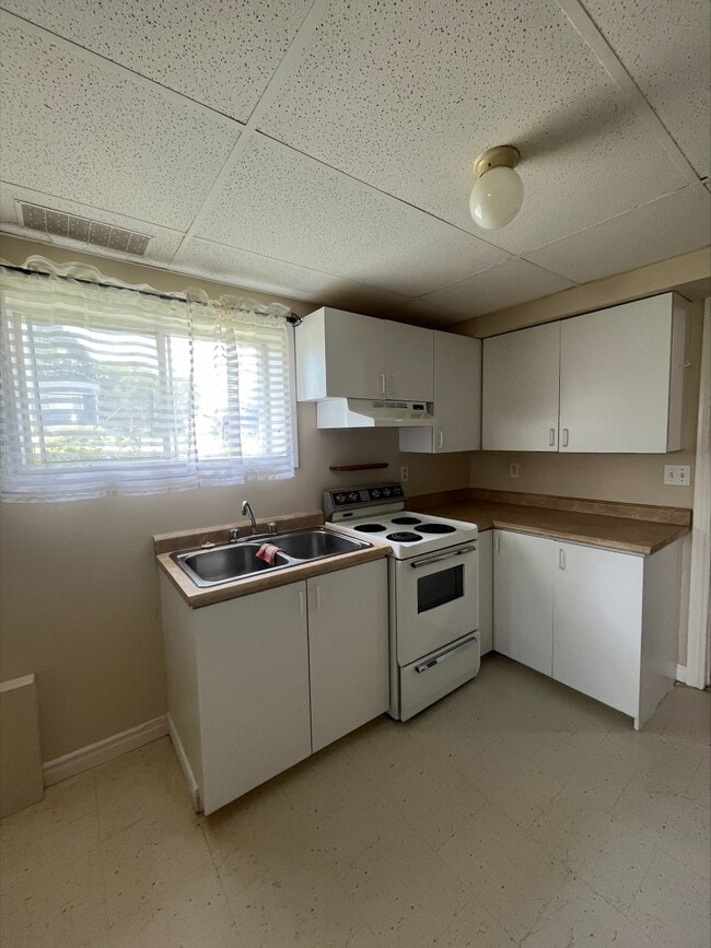 property at 596 Appleby St