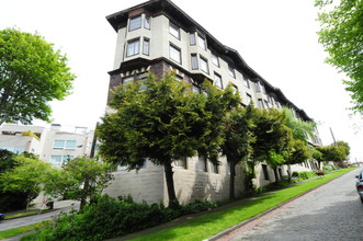 Kinnear Apartments in Seattle, WA - Building Photo - Building Photo