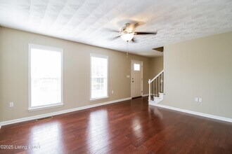 6005 Delilah Ct in Louisville, KY - Building Photo - Building Photo